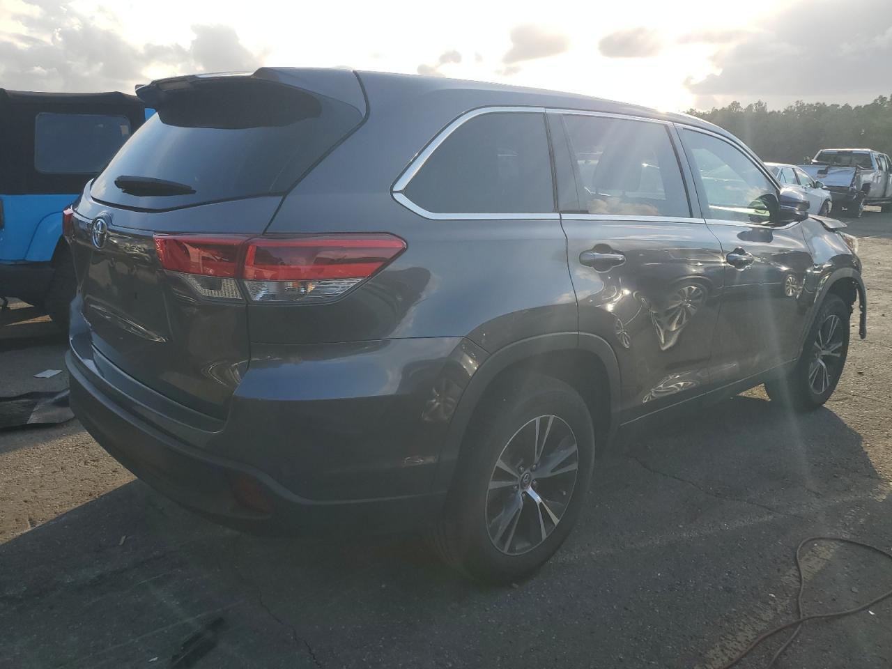 2019 TOYOTA HIGHLANDER - Фото 3