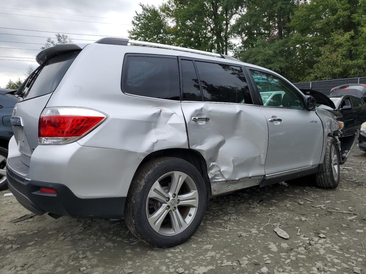 2011 TOYOTA HIGHLANDER - Фото 3