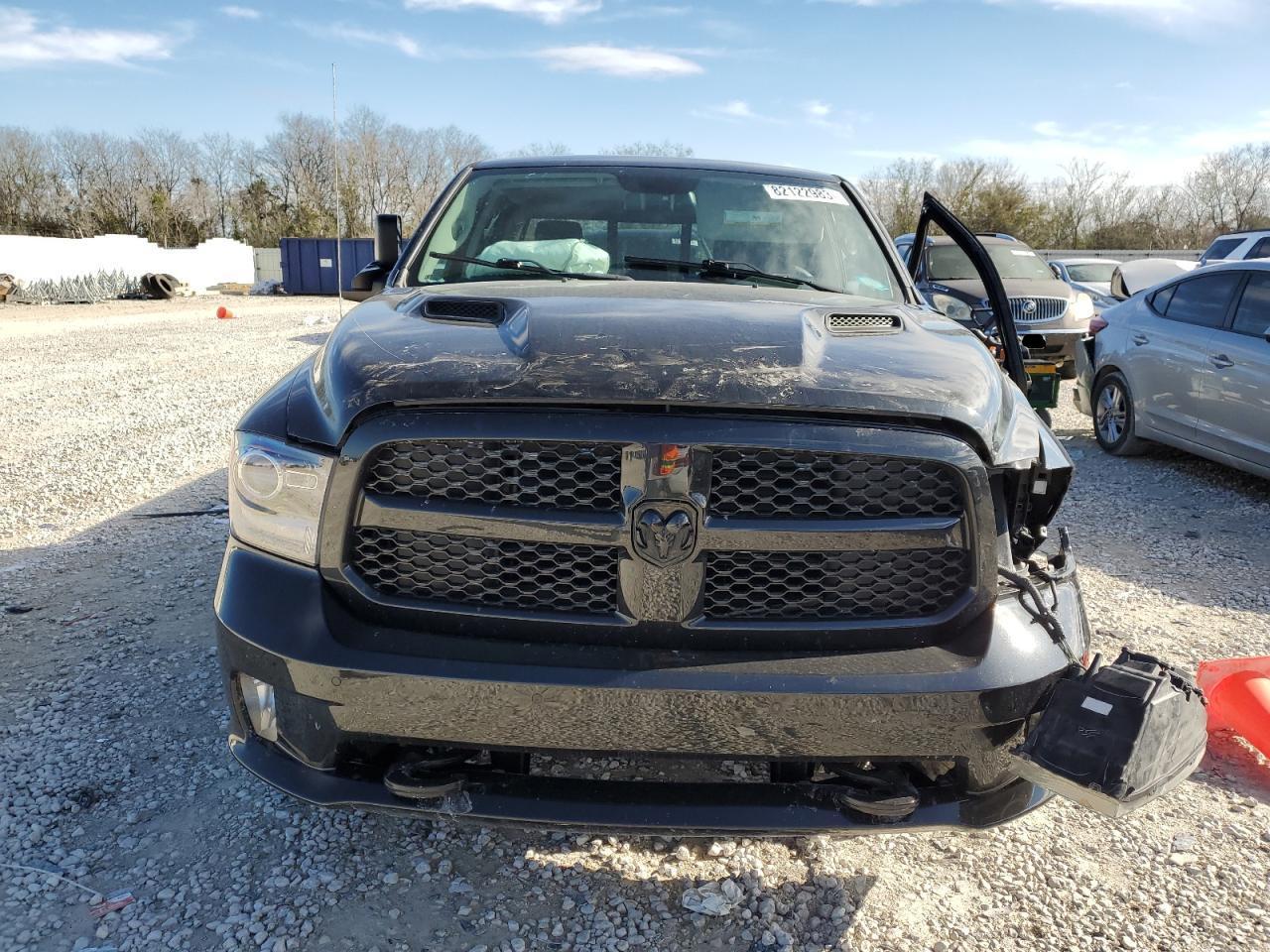 2017 RAM 1500 SPORT - Фото 5