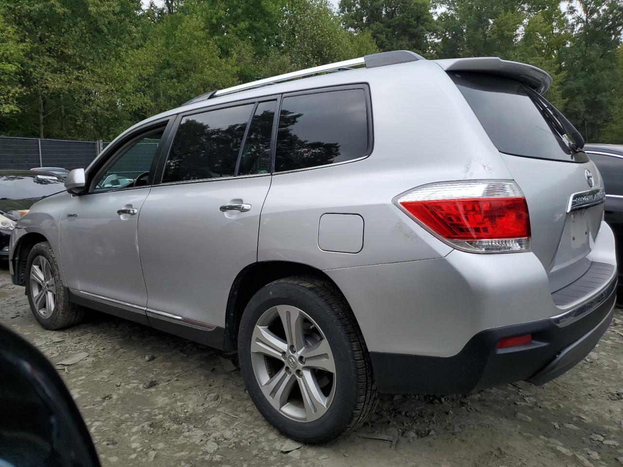 2011 TOYOTA HIGHLANDER - Фото 2