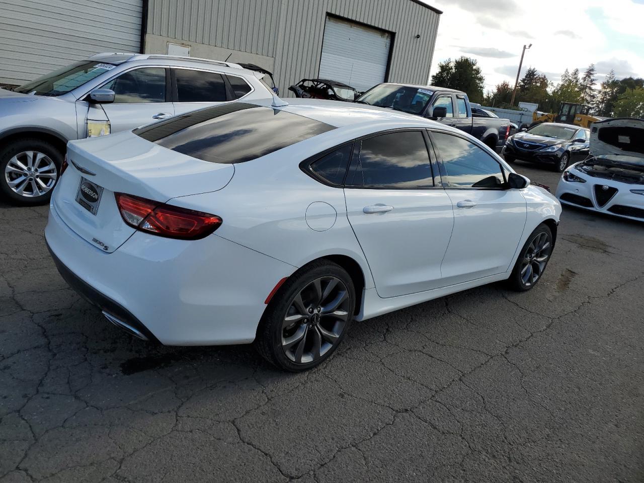 2015 CHRYSLER 200 S - Фото 3