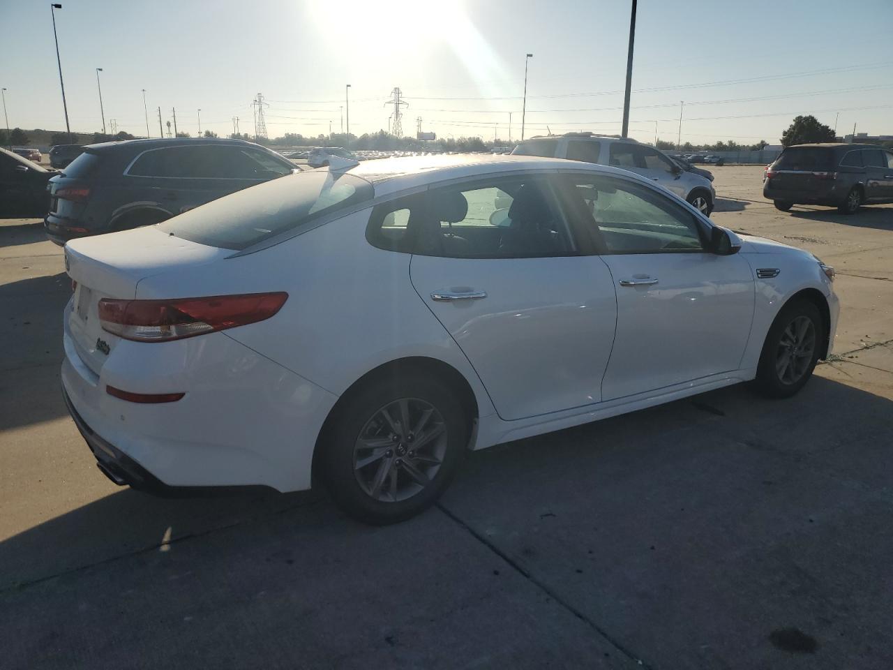 2020 KIA OPTIMA LX - Фото 3