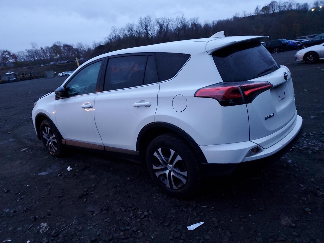 2018 TOYOTA RAV4 LE - Image 2