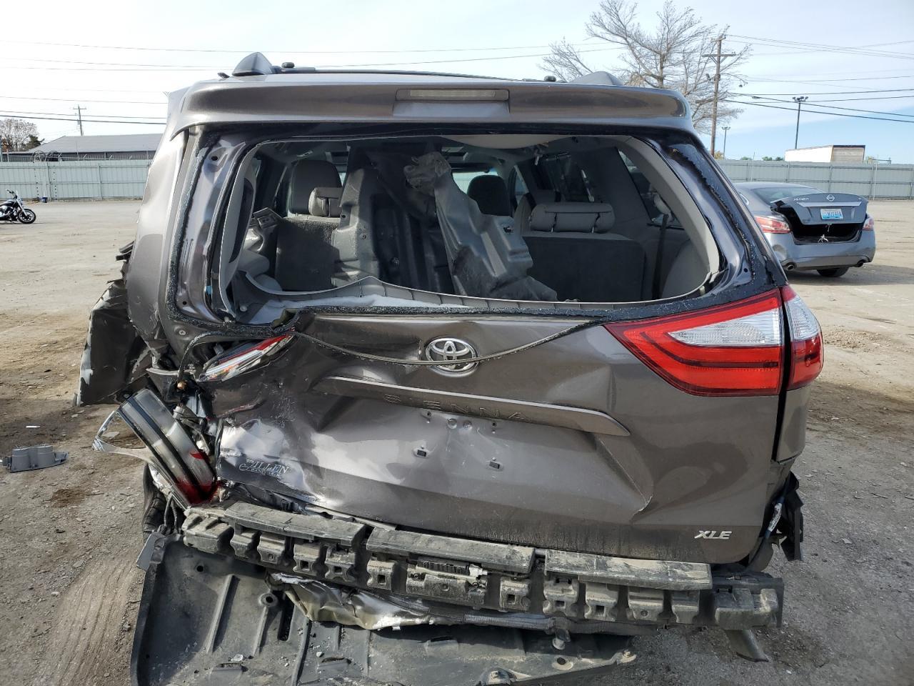 2015 TOYOTA SIENNA XLE - Фото 6