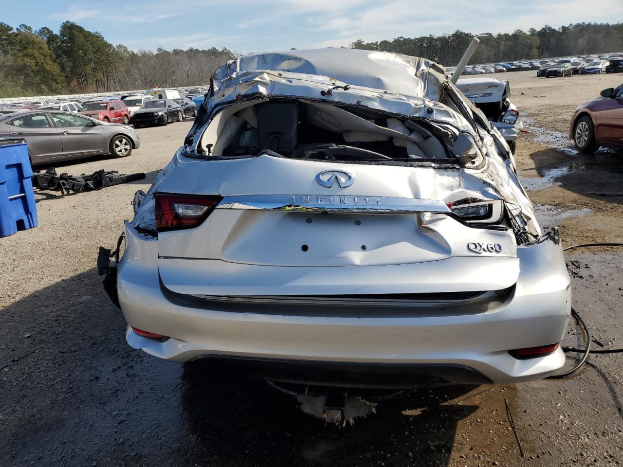 2019 INFINITI QX60 LUXE - Image 6