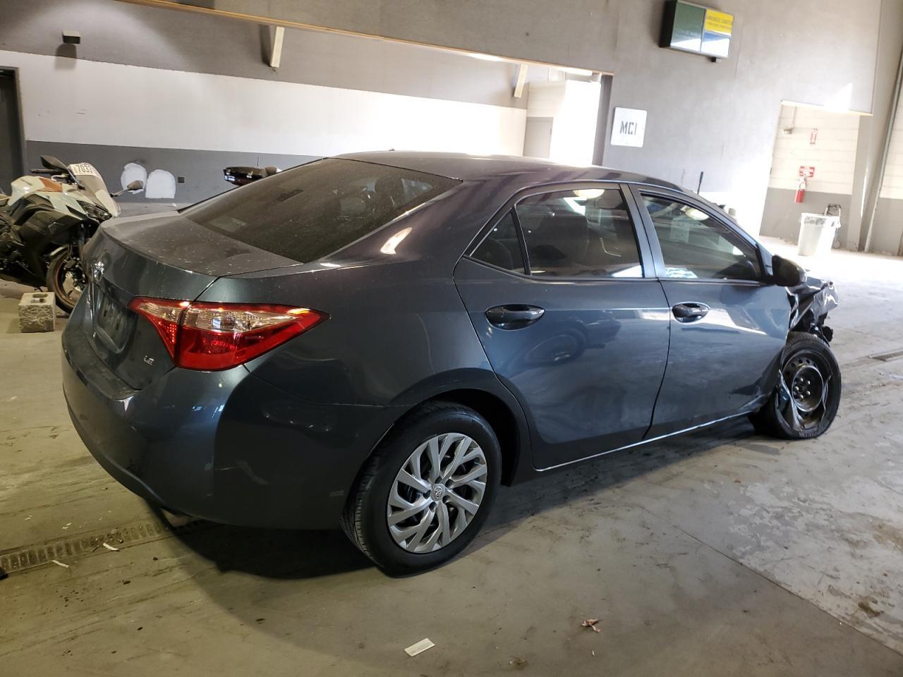 2019 TOYOTA COROLLA L - Фото 3