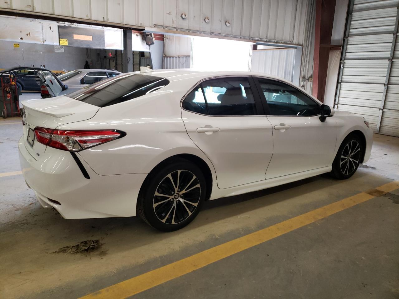 2020 TOYOTA CAMRY SE - Image 3