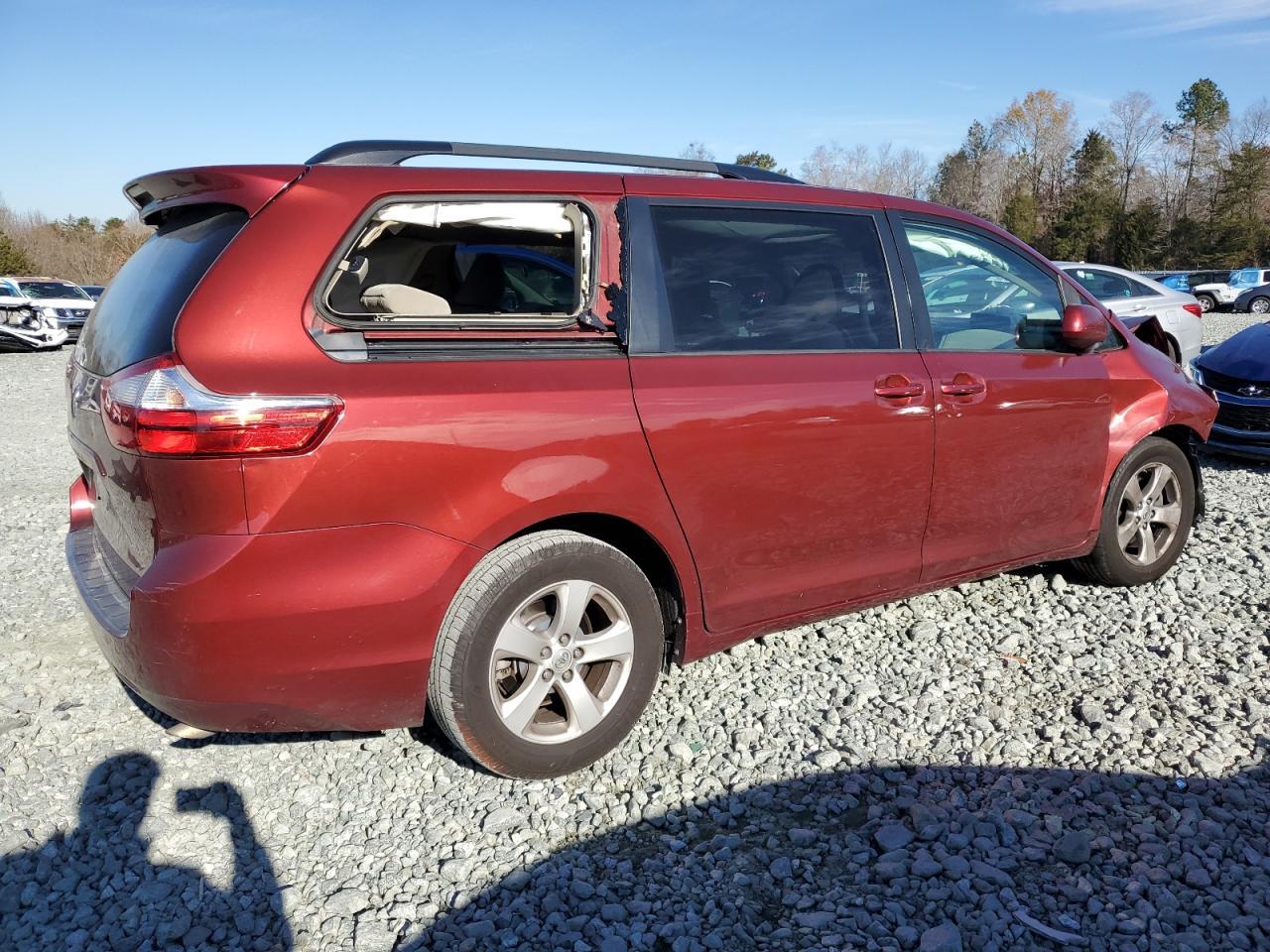 2015 TOYOTA SIENNA LE - Фото 3