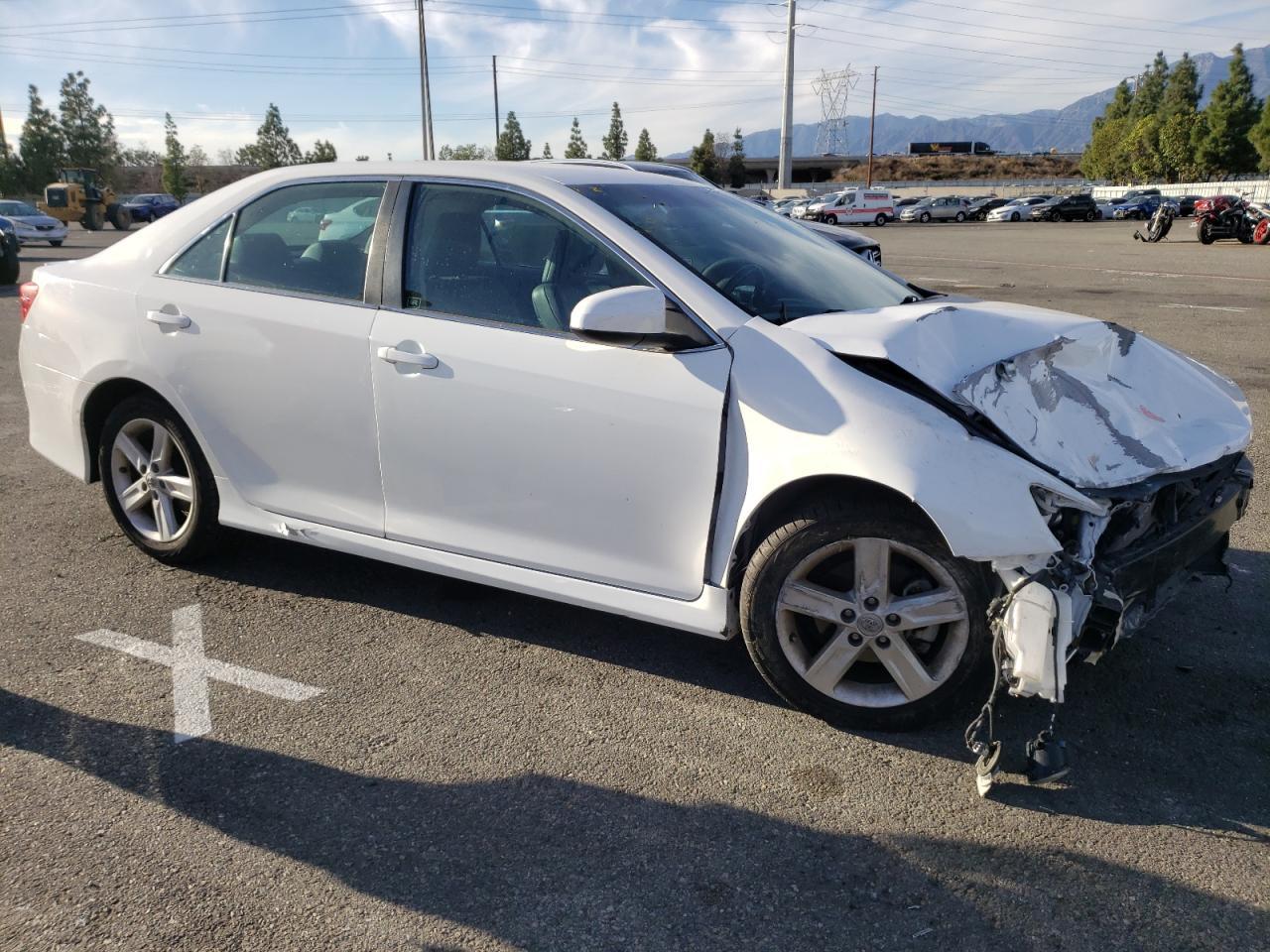 2014 TOYOTA CAMRY L - Image 4