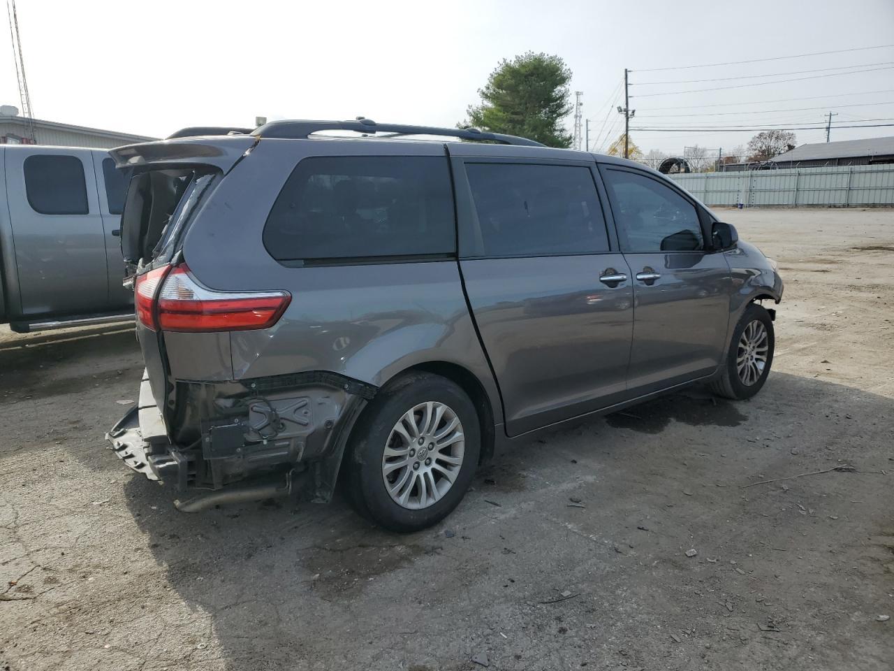 2015 TOYOTA SIENNA XLE - Фото 3