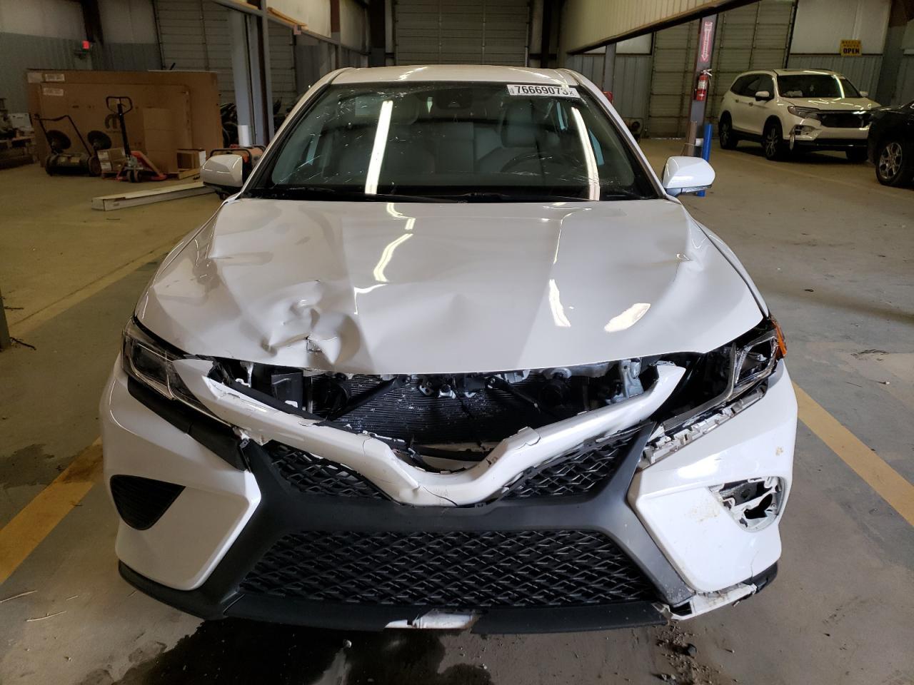2020 TOYOTA CAMRY SE - Image 5