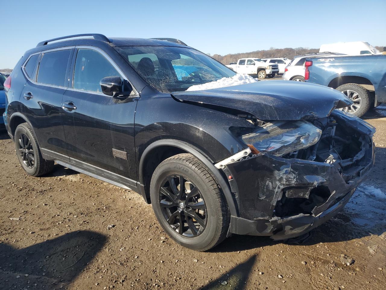 2017 NISSAN ROGUE SV - Image 4
