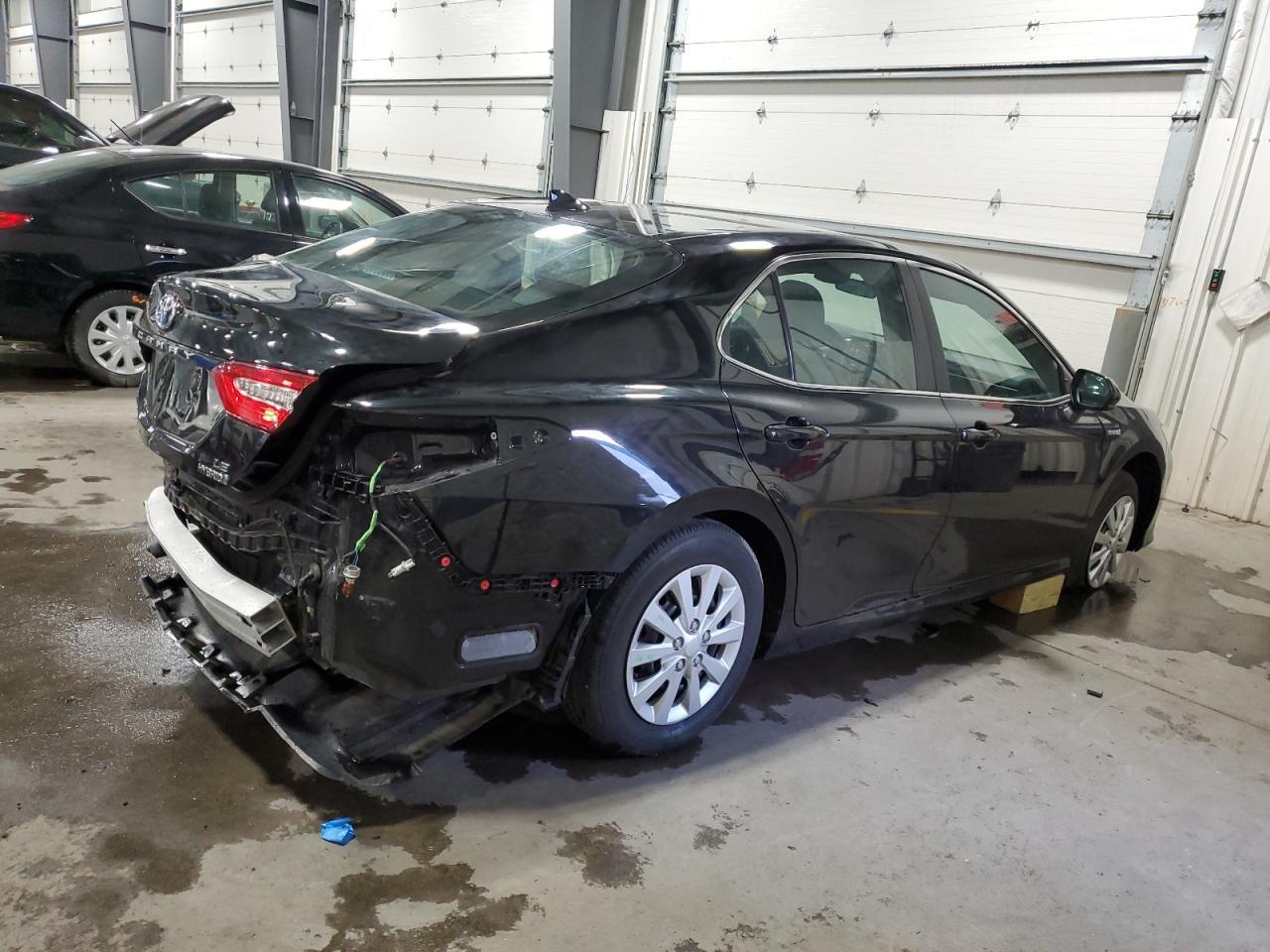 2019 TOYOTA CAMRY LE - Image 3