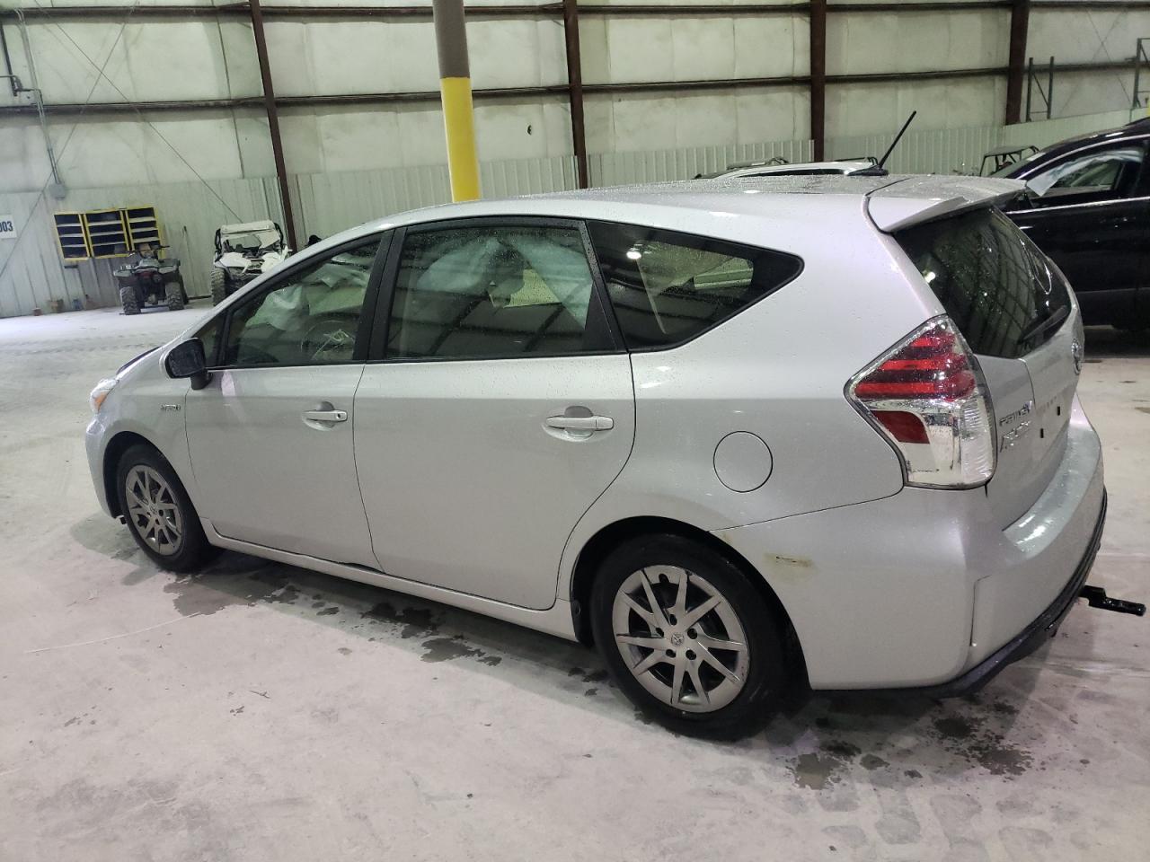 2017 TOYOTA PRIUS V - Фото 2