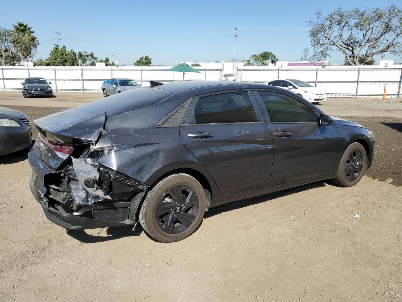 2022 HYUNDAI ELANTRA SE - Фото 3