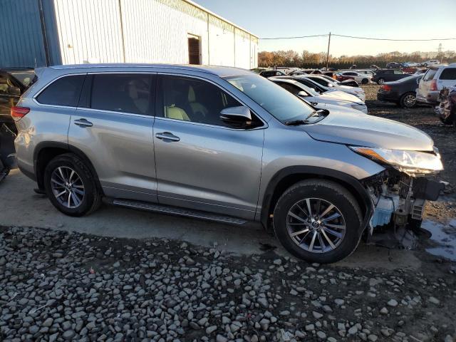 2018 Toyota Highlander Se - Фото 4