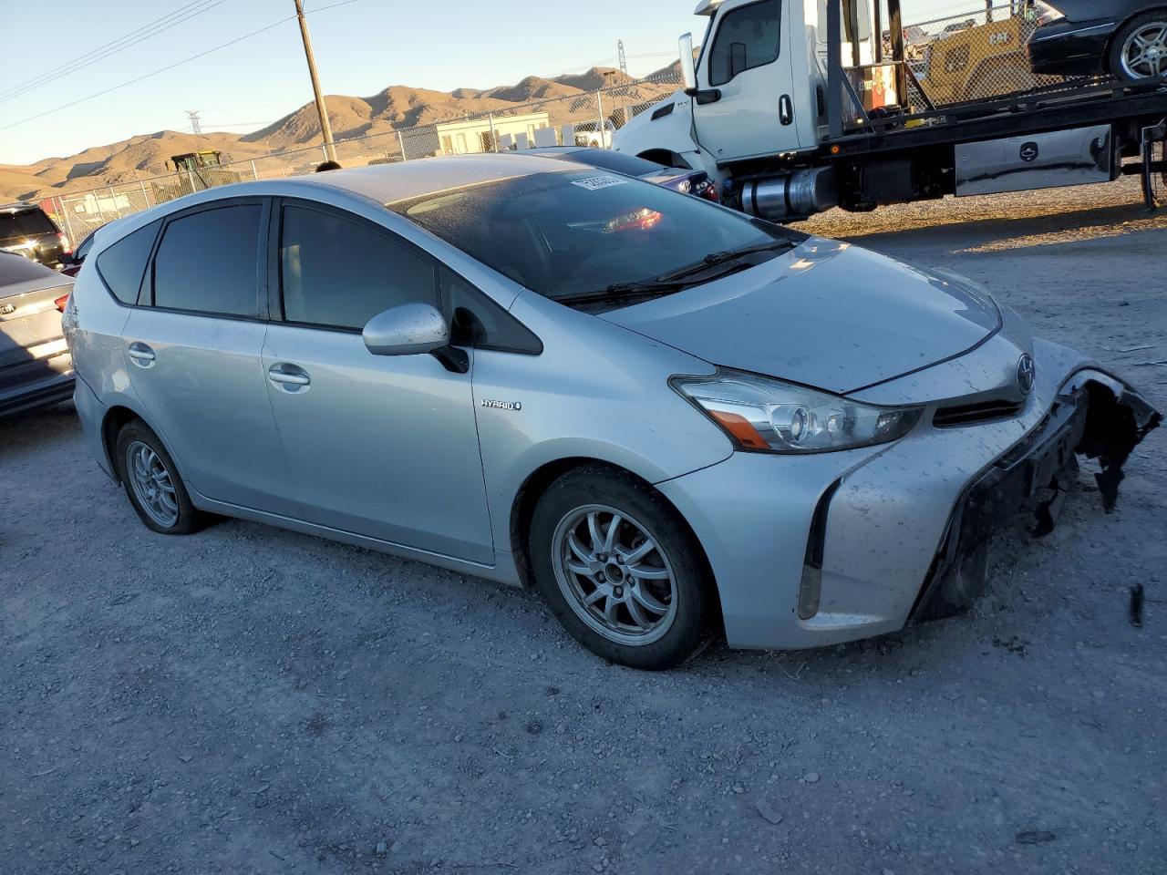 2017 TOYOTA PRIUS V - Фото 4