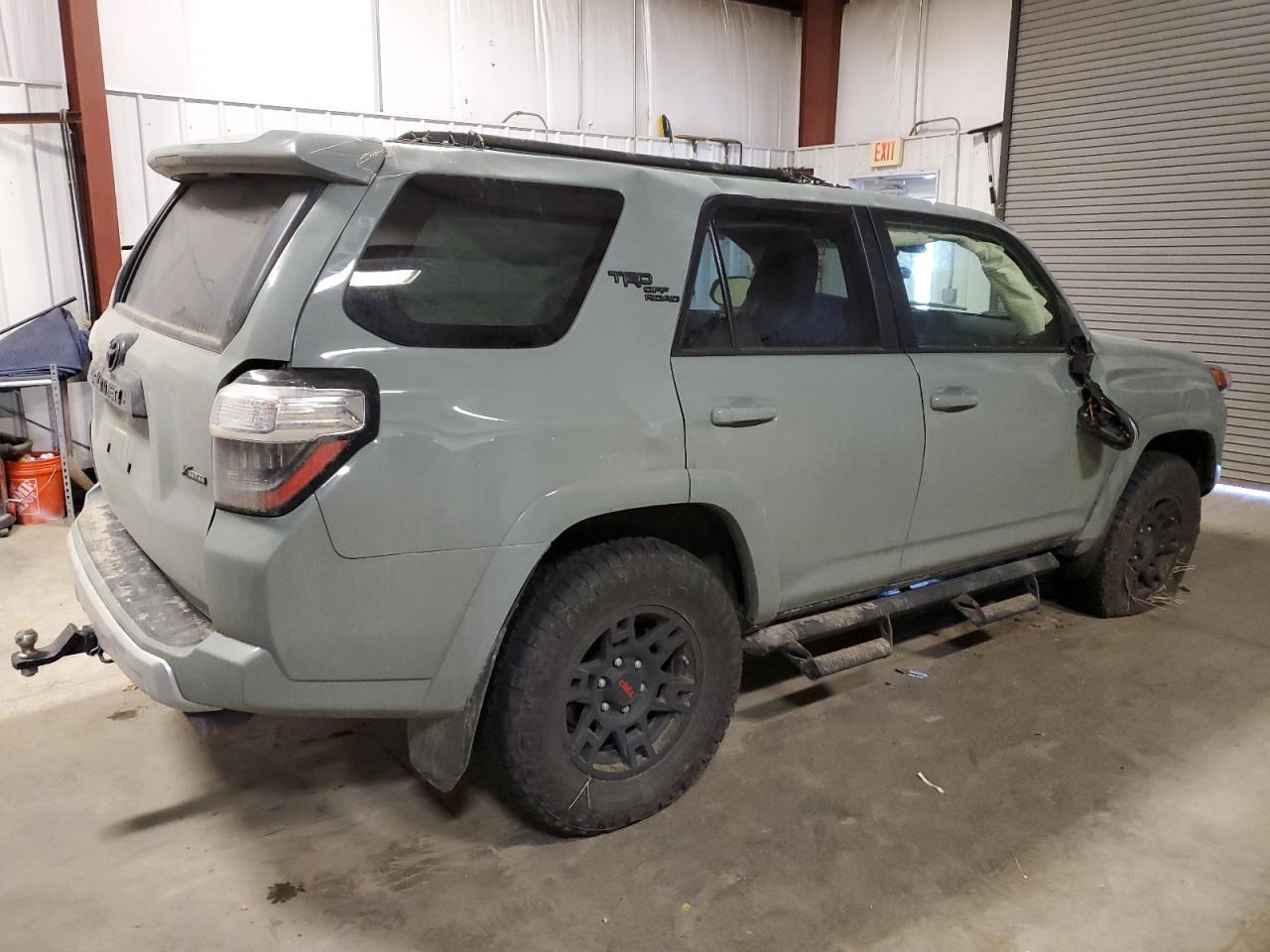 2022 TOYOTA 4RUNNER SR - Фото 3