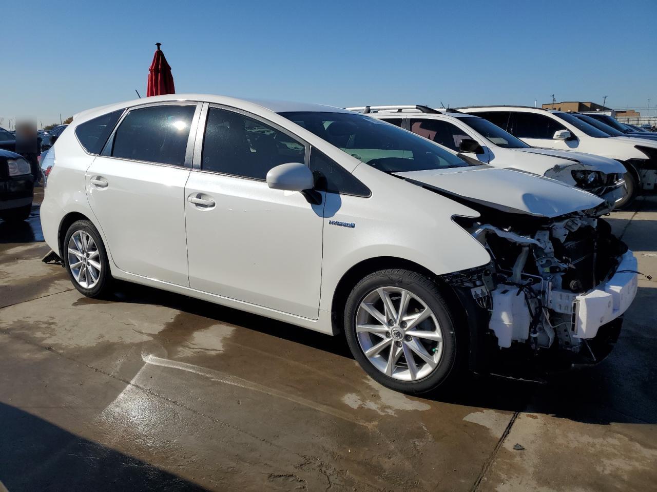 2013 TOYOTA PRIUS V - Image 4