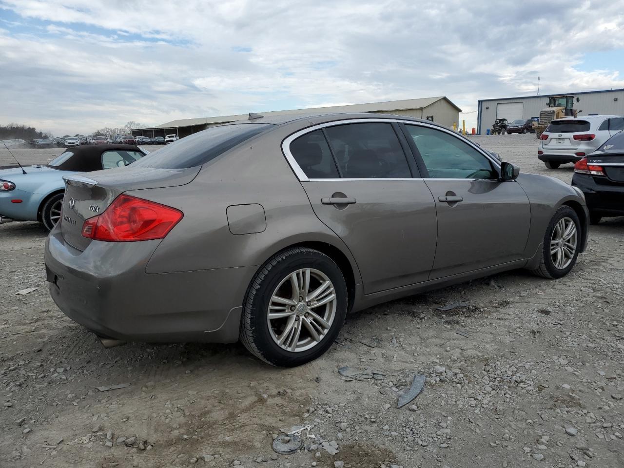 2011 INFINITI G37 - Image 3