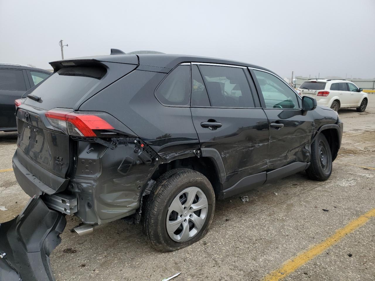 2023 TOYOTA RAV4 LE - Фото 3