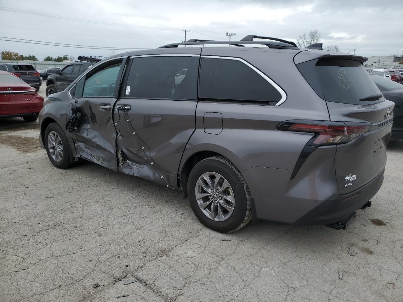 2023 TOYOTA SIENNA XLE - Image 2
