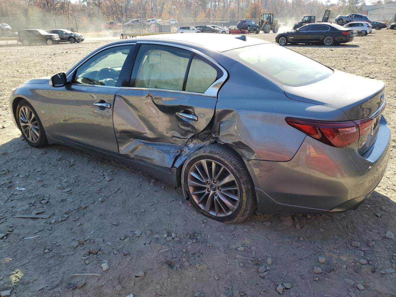 2018 INFINITI Q50 LUXE - Image 2