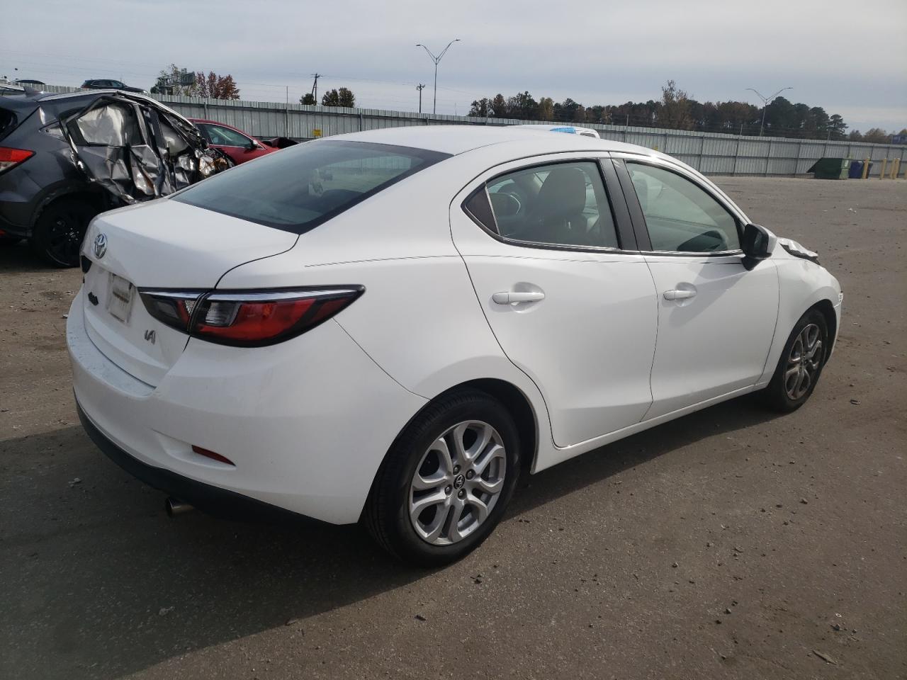 2017 TOYOTA YARIS IA - Фото 3