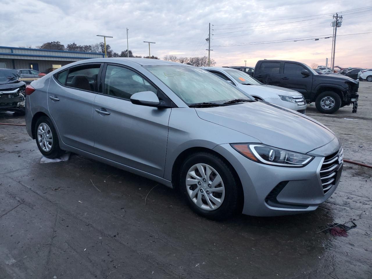 2017 HYUNDAI ELANTRA SE - Image 4