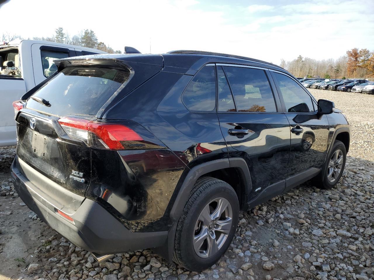 2022 TOYOTA RAV4 XLE - Фото 3