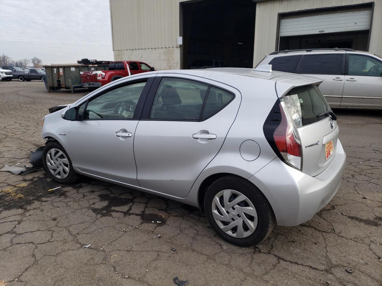 2015 TOYOTA PRIUS C - Image 2