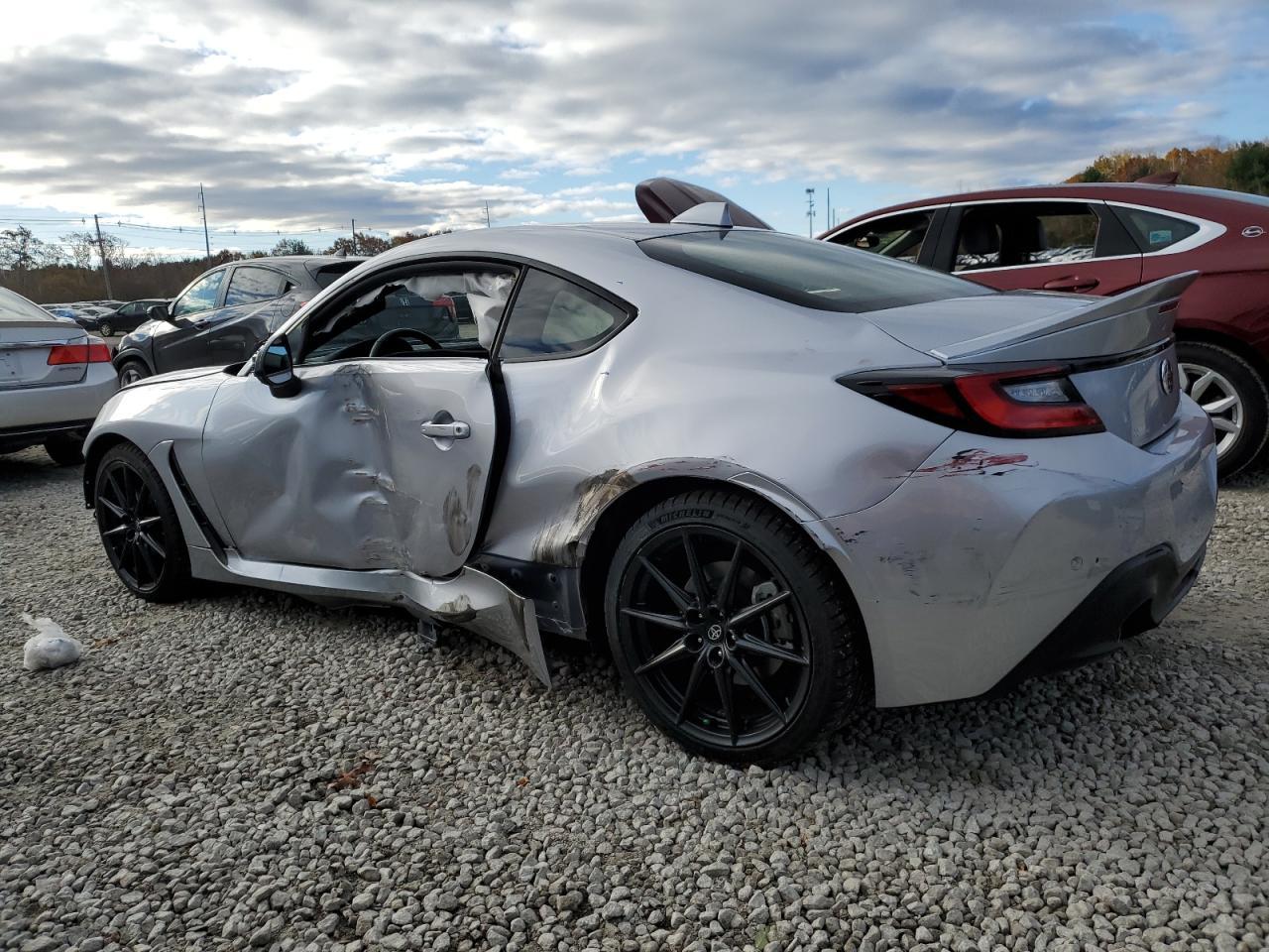 2023 TOYOTA GR 86 PREM - Image 2