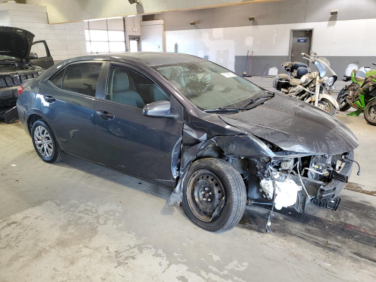 2019 TOYOTA COROLLA L - Фото 4