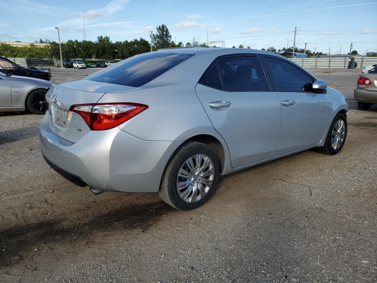 2015 TOYOTA COROLLA L - Фото 3