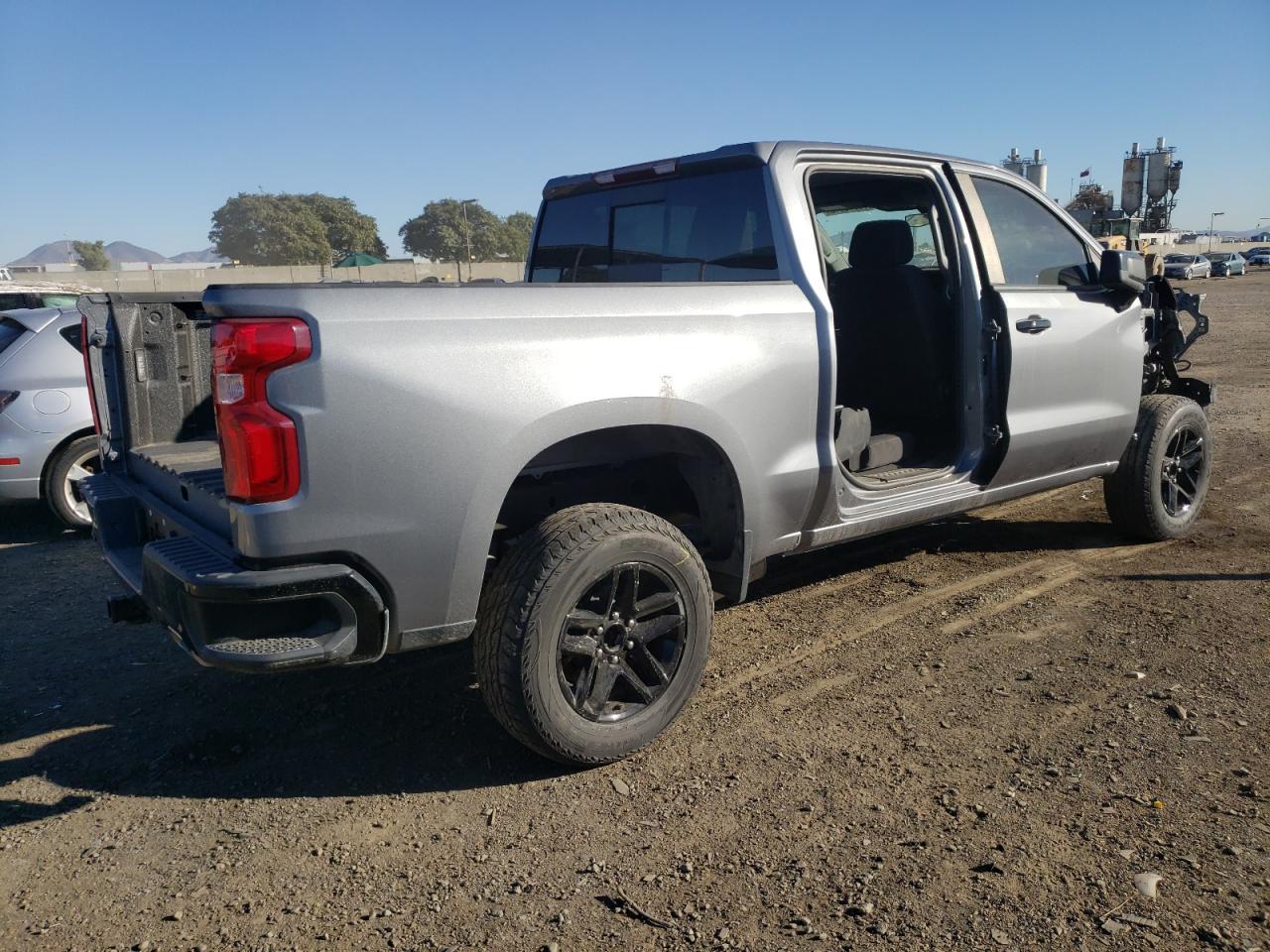 2021 CHEVROLET SILVERADO - Фото 3