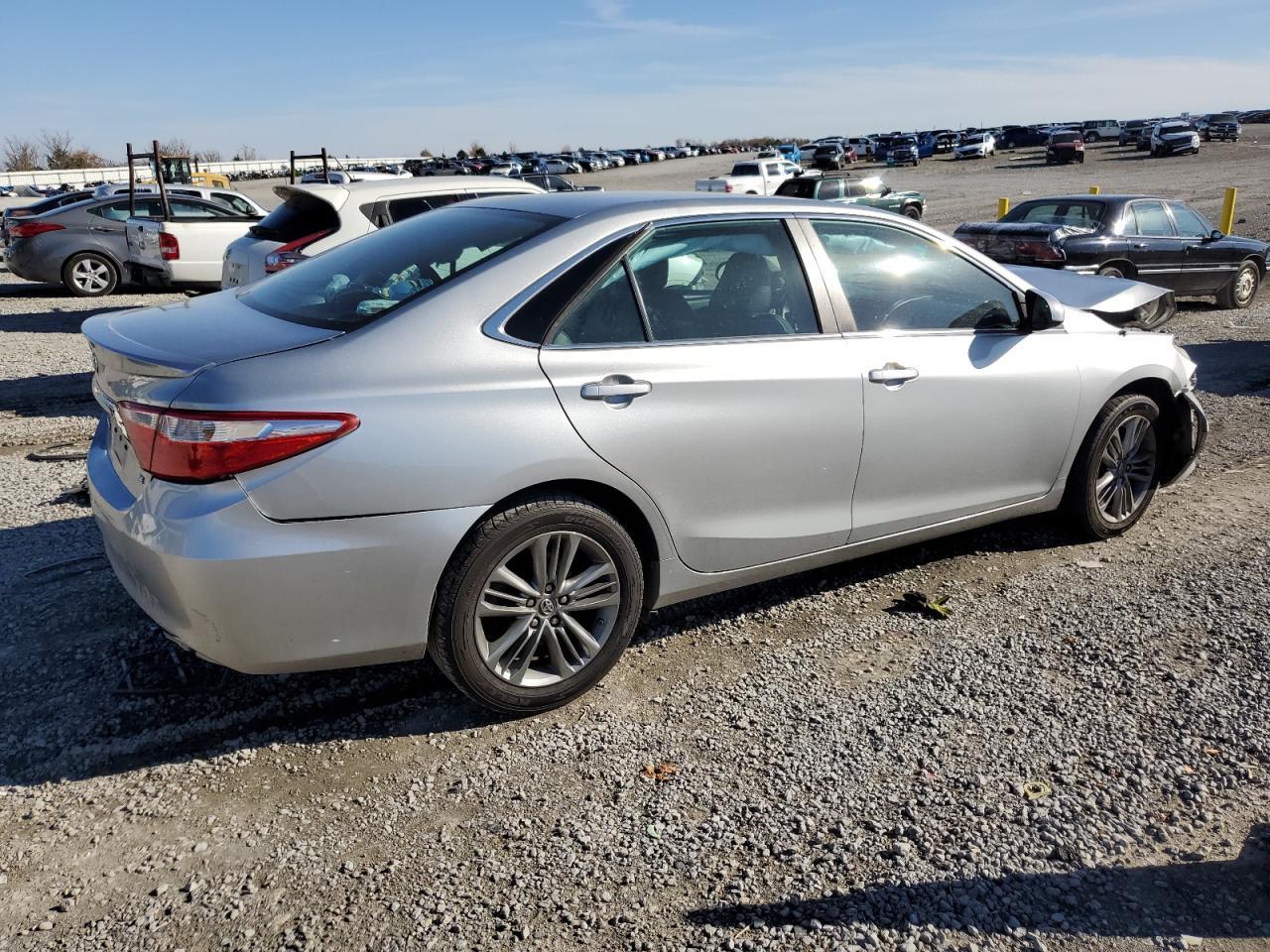2017 TOYOTA CAMRY LE - Фото 3