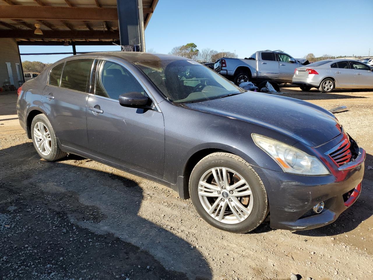 2011 INFINITI G37 - Image 4