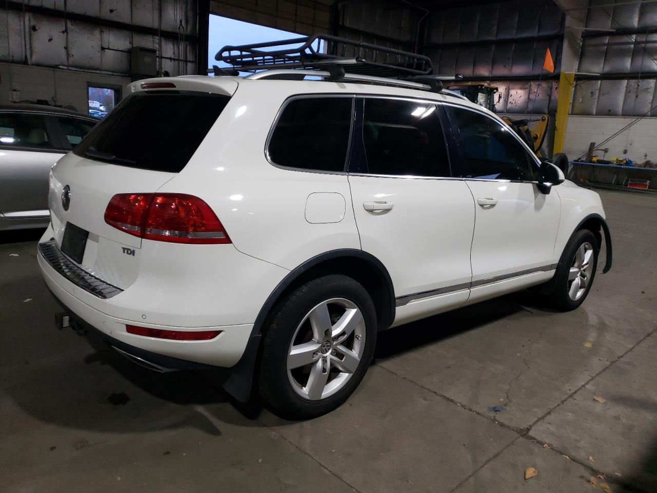 2011 VOLKSWAGEN TOUAREG V6 - Image 3