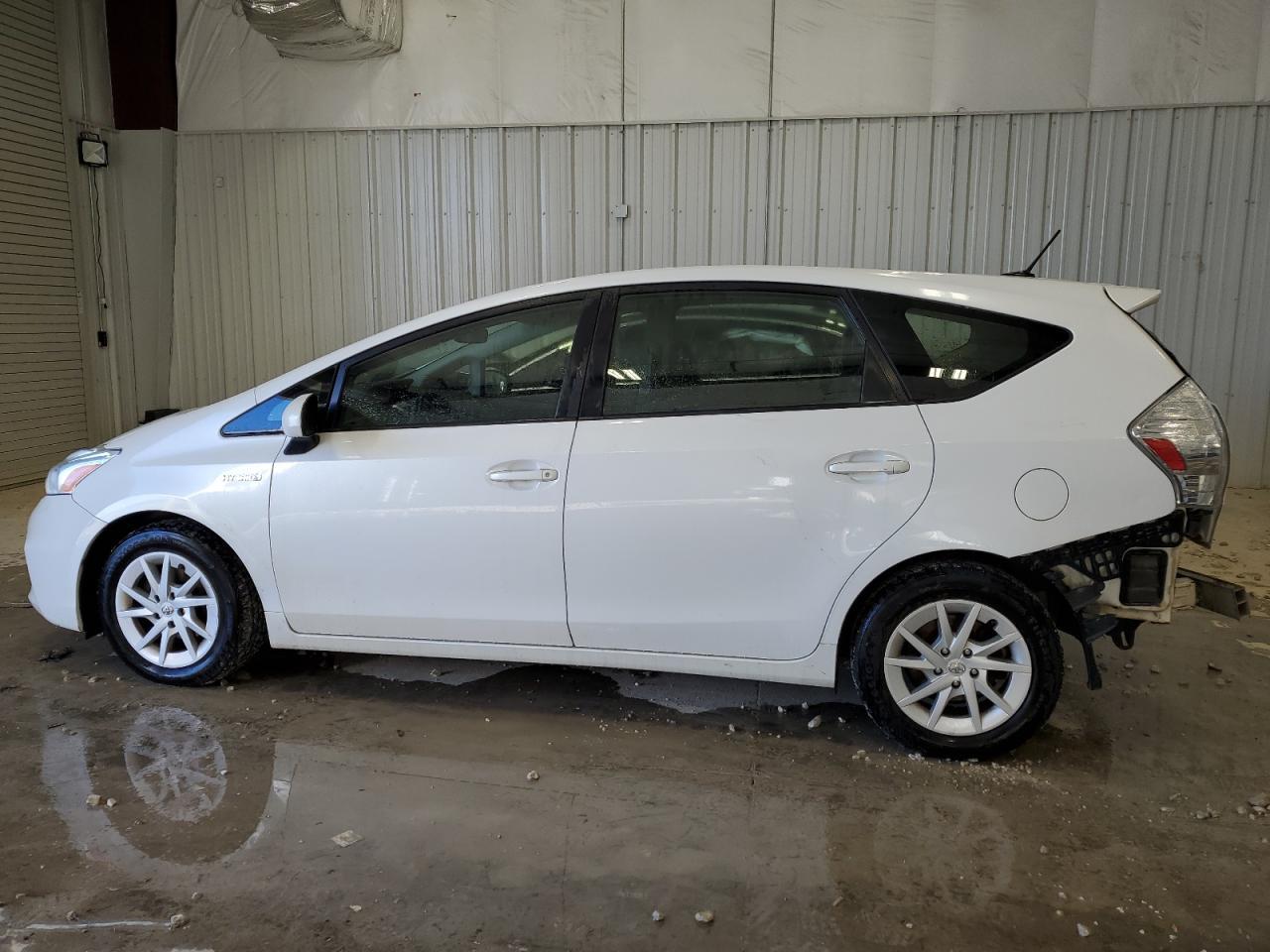 2013 TOYOTA PRIUS V - Фото 2