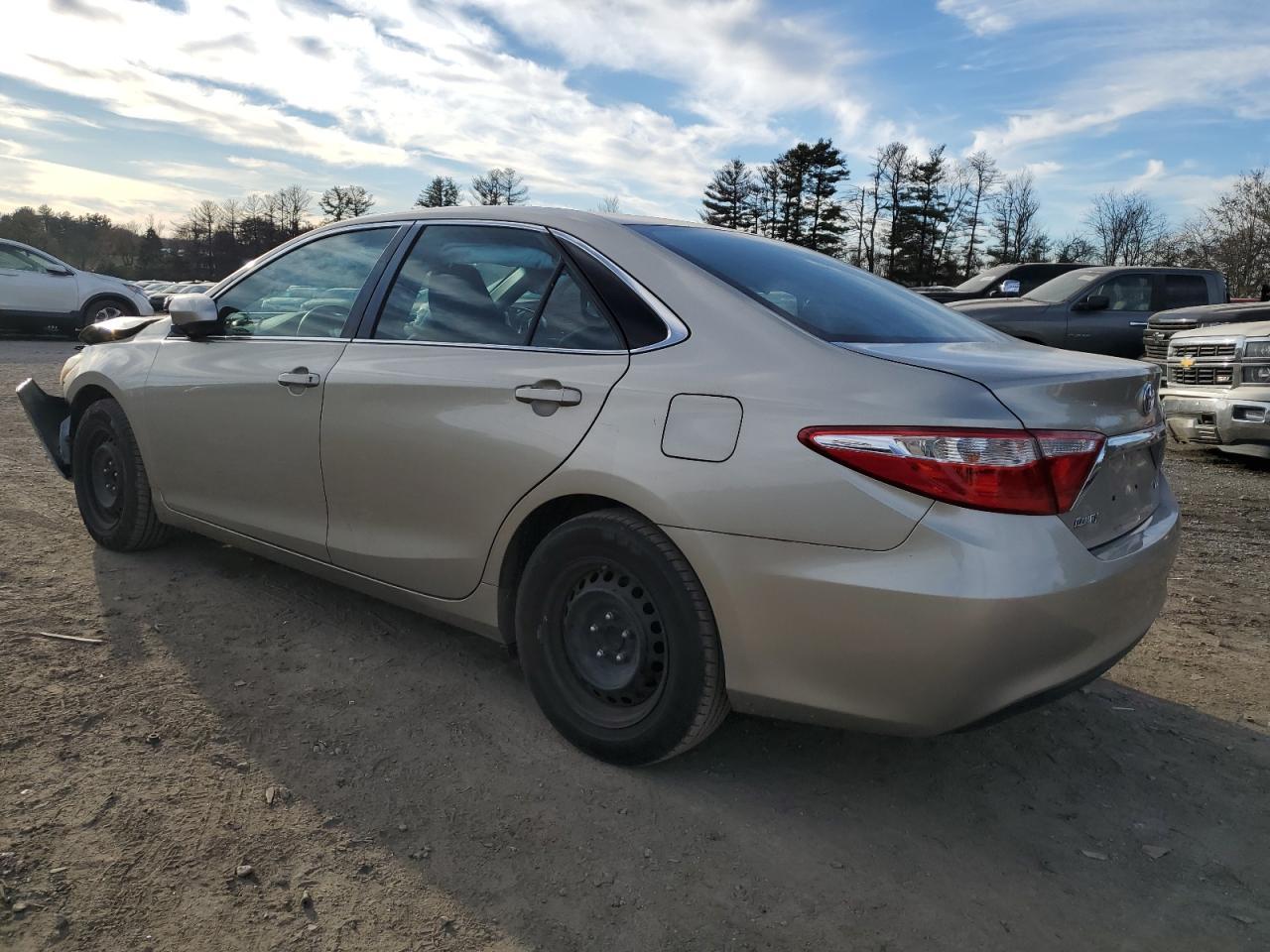 2015 TOYOTA CAMRY LE - Image 2