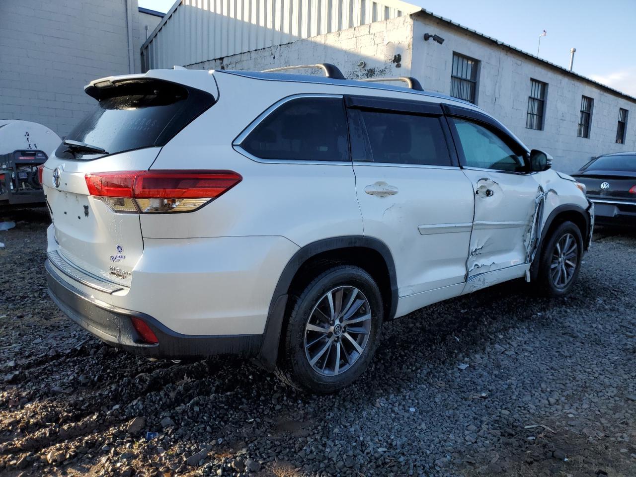 2018 TOYOTA HIGHLANDER - Фото 3