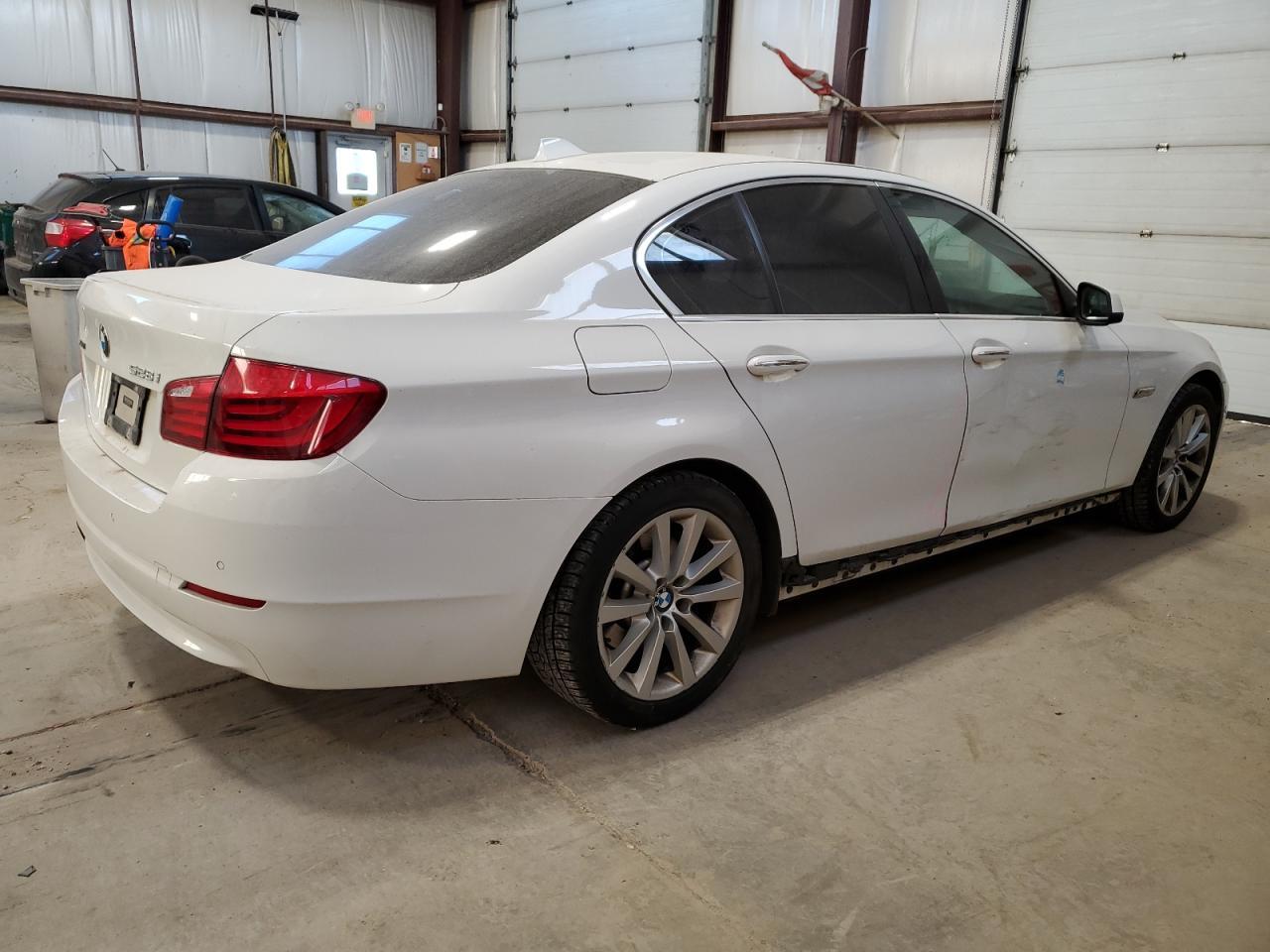 2013 BMW 528 XI - Image 3