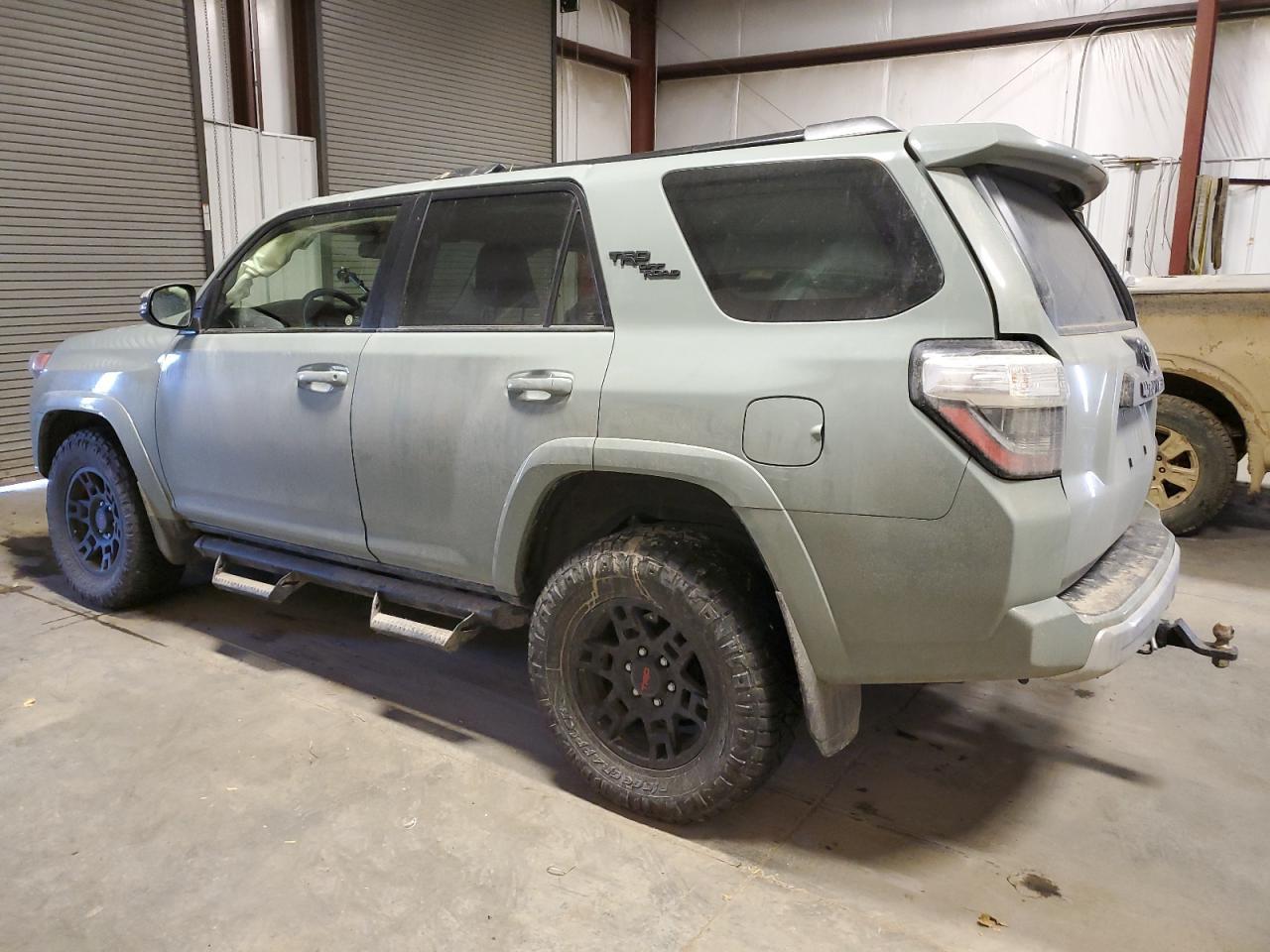 2022 TOYOTA 4RUNNER SR - Фото 2