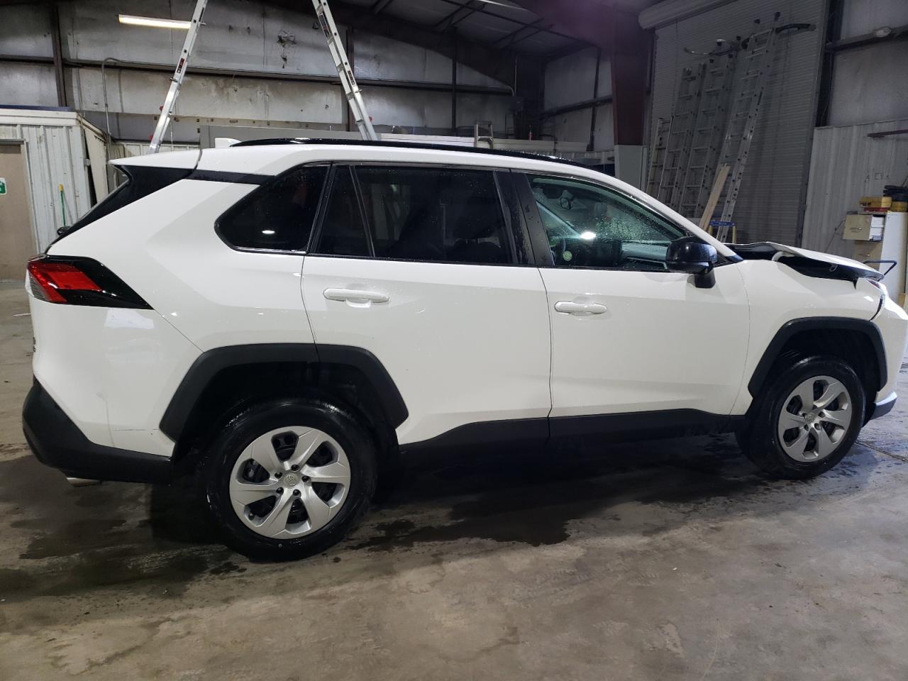 2021 TOYOTA RAV4 LE - Фото 3