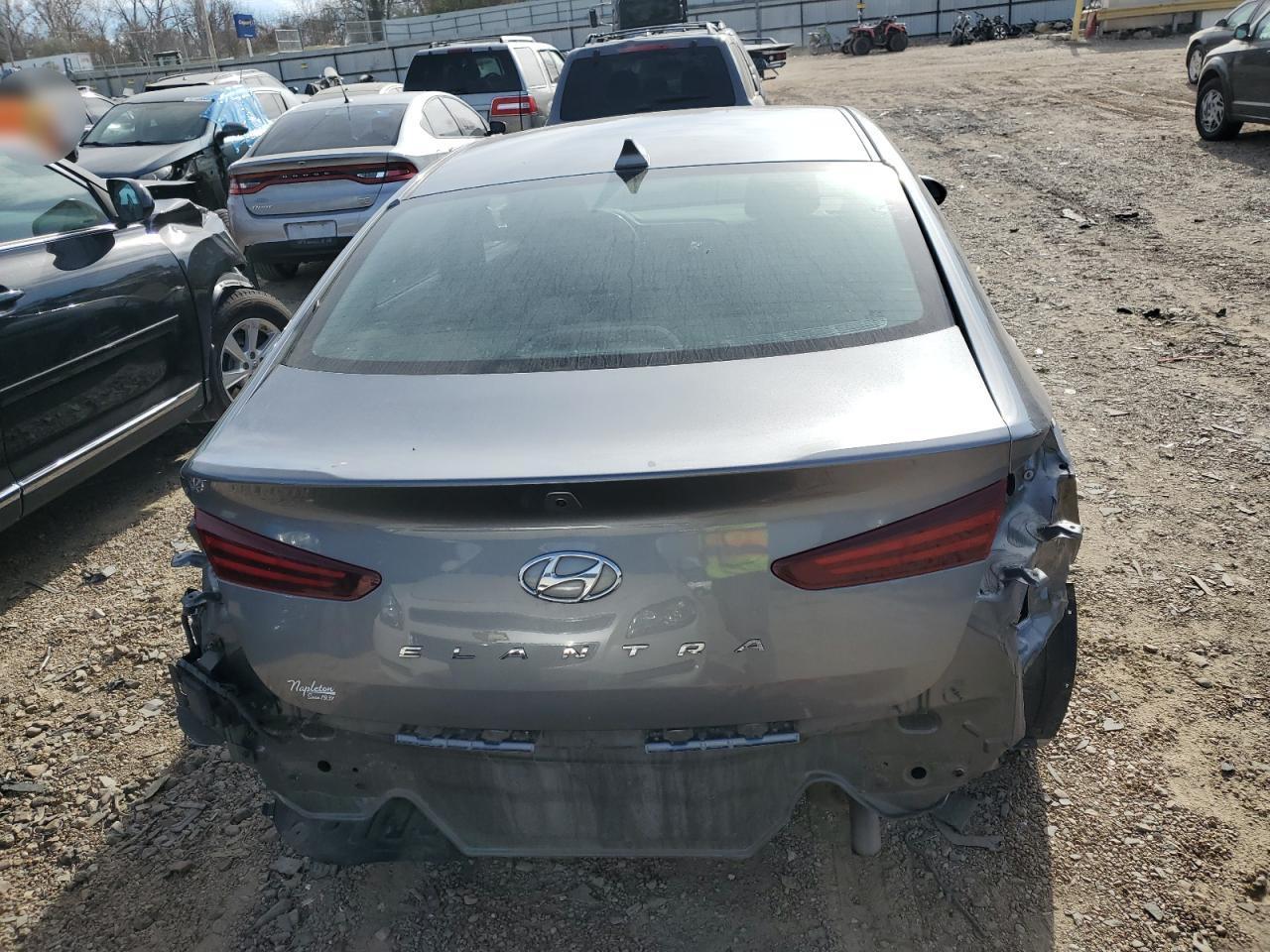 2019 HYUNDAI ELANTRA SE - Image 6