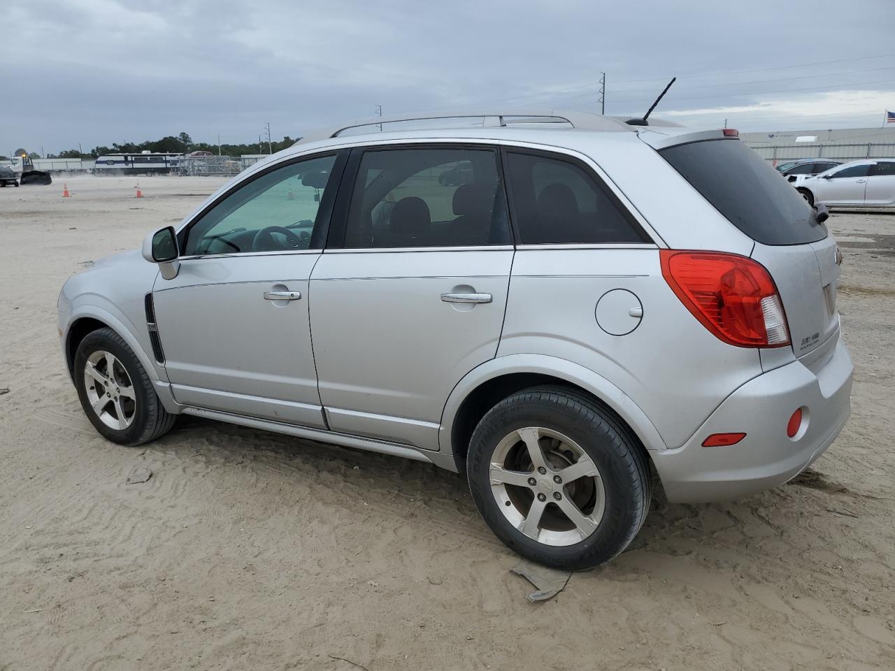 2014 CHEVROLET CAPTIVA LT - Image 2