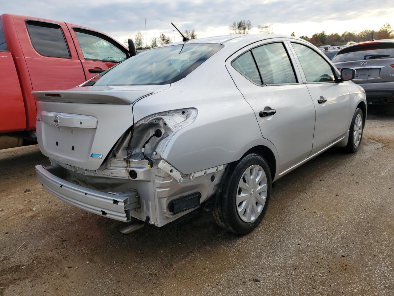 2016 NISSAN VERSA S - Фото 3