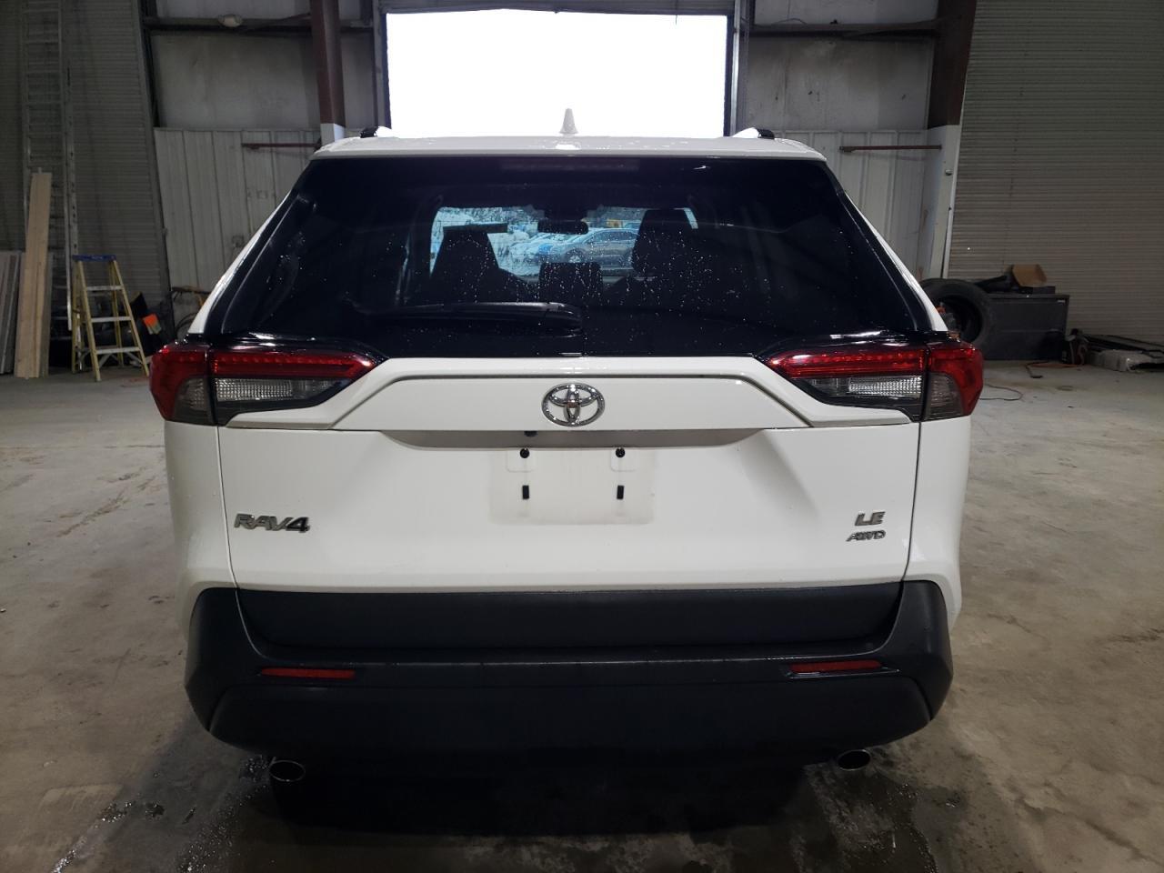 2021 TOYOTA RAV4 LE - Фото 6