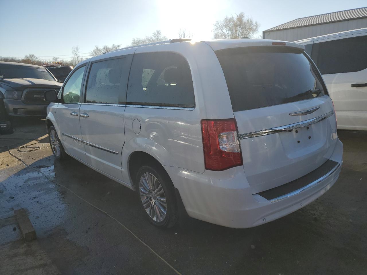 2014 CHRYSLER TOWN & COU - Фото 2