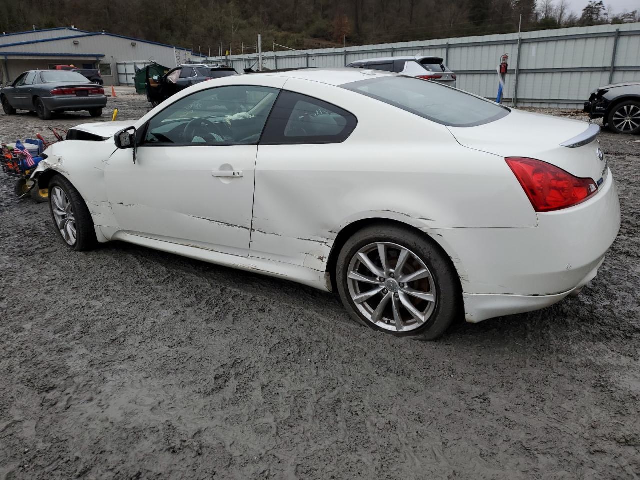 2011 INFINITI G37 - Image 2